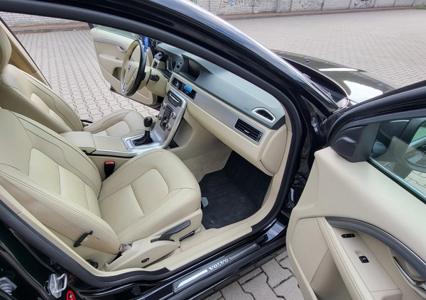 Volvo V70 cena 38900 przebieg: 198200, rok produkcji 2015 z Pilawa małe 596